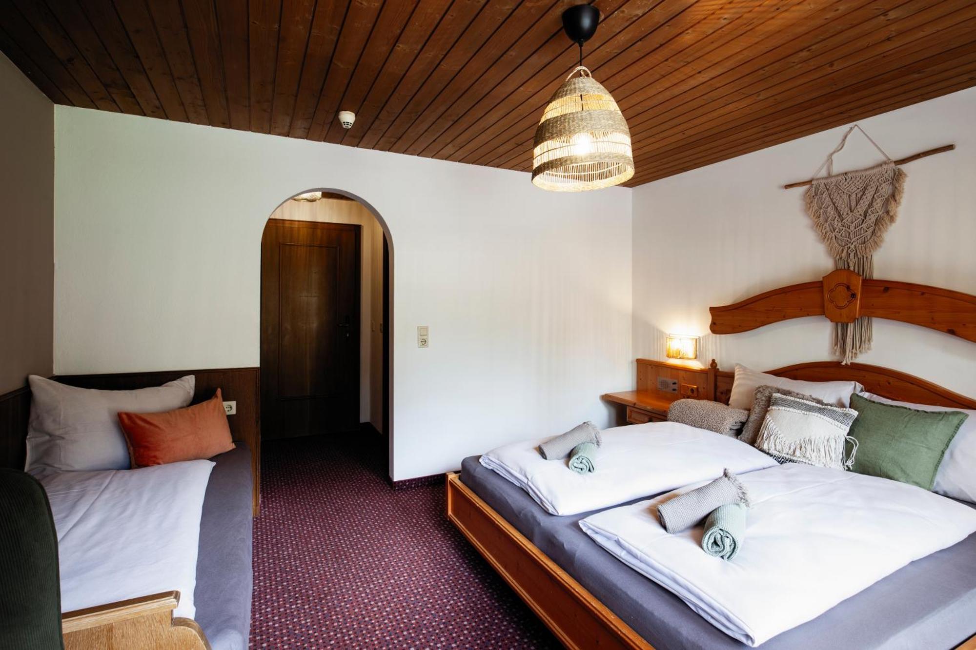 Pinetree Lodge Mayrhofen Oda fotoğraf